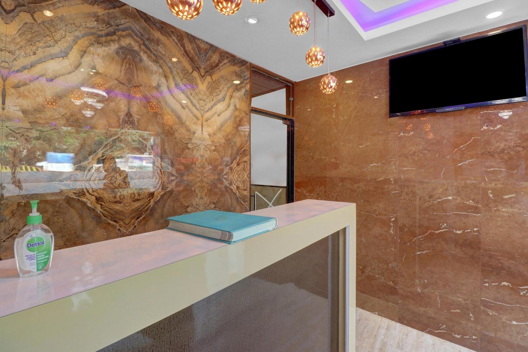 OYO Flagship 83812 Hotel Royal Park Mumbai Exterior foto
