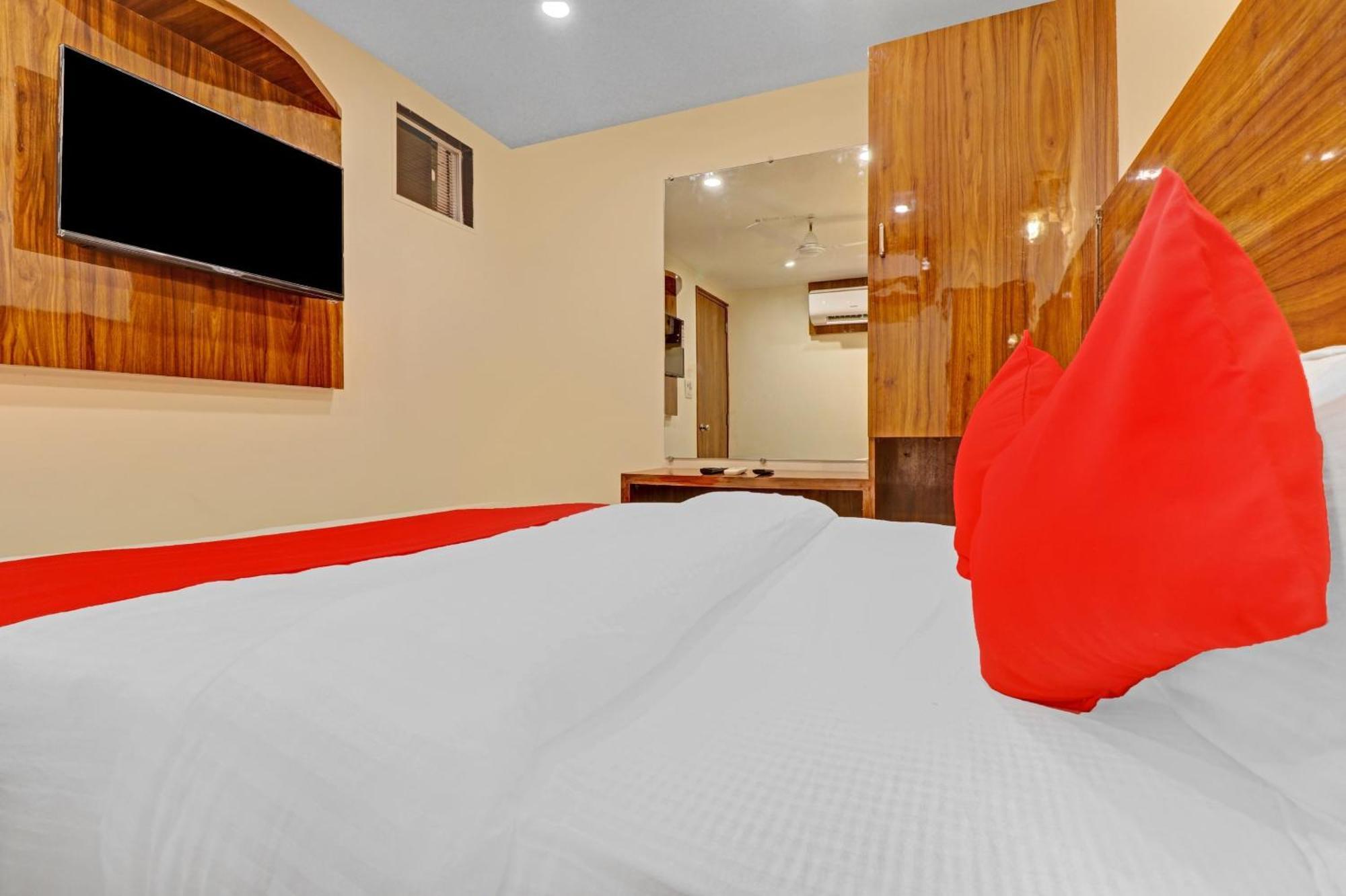 OYO Flagship 83812 Hotel Royal Park Mumbai Exterior foto